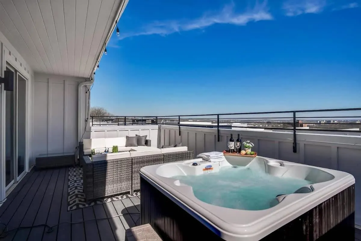 Holiday home Rooftop Views - Hot Tub - Near Honky Tonks & Bars Nashville United States