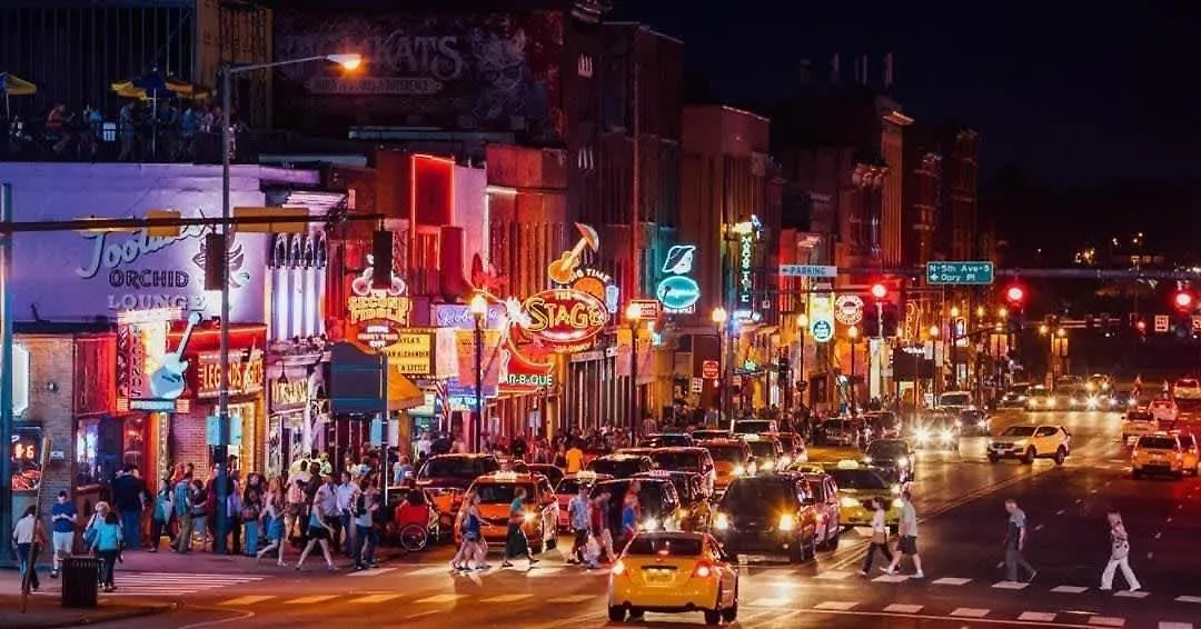 Rooftop Views - Hot Tub - Near Honky Tonks & Bars Nashville Holiday home